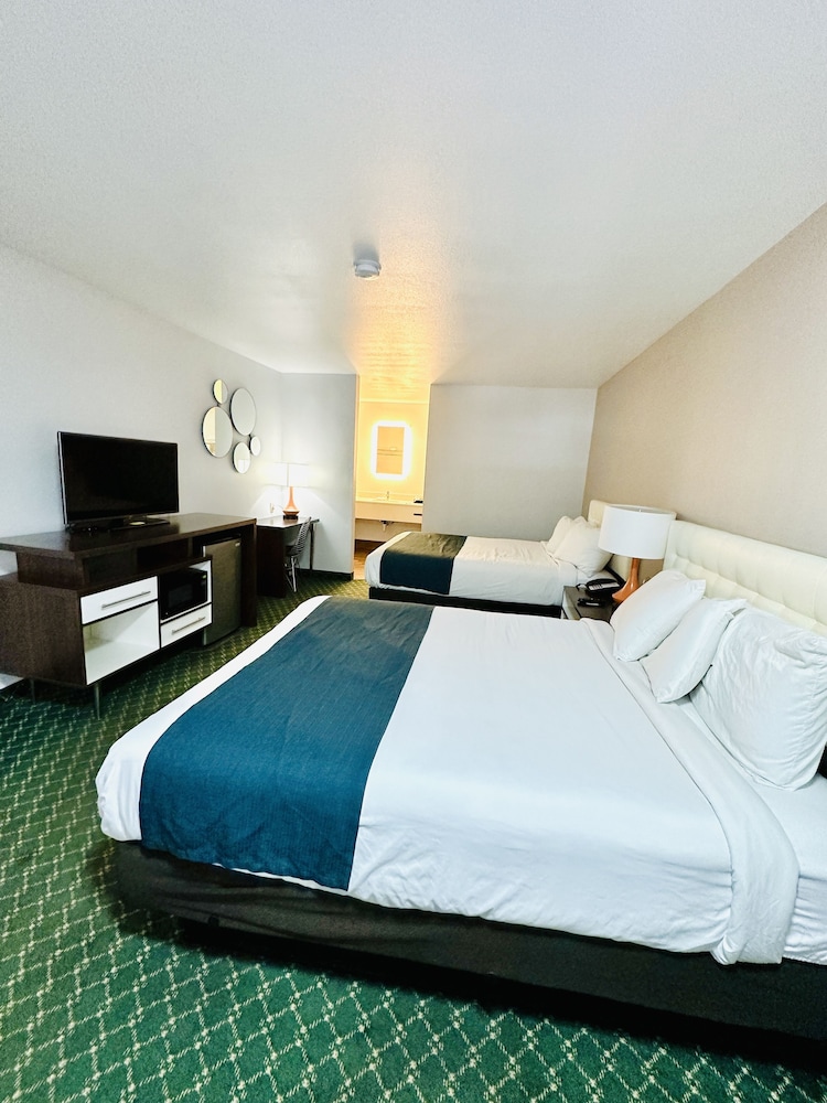 Days Inn & Suites by Wyndham Flagstaff Near University - photo 5