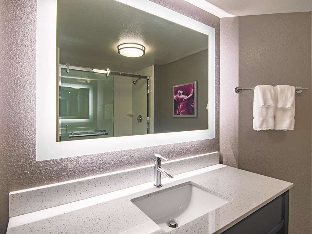 La Quinta Inn & Suites by Wyndham Oklahoma City Norman - photo 25