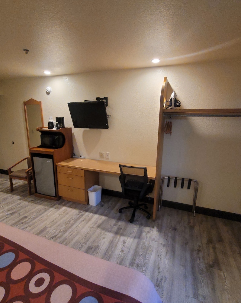 Super 8 by Wyndham Show Low - photo 11