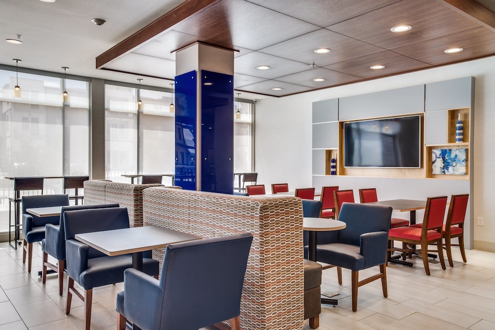 Holiday Inn Express & Suites Denton South by IHG - photo 32