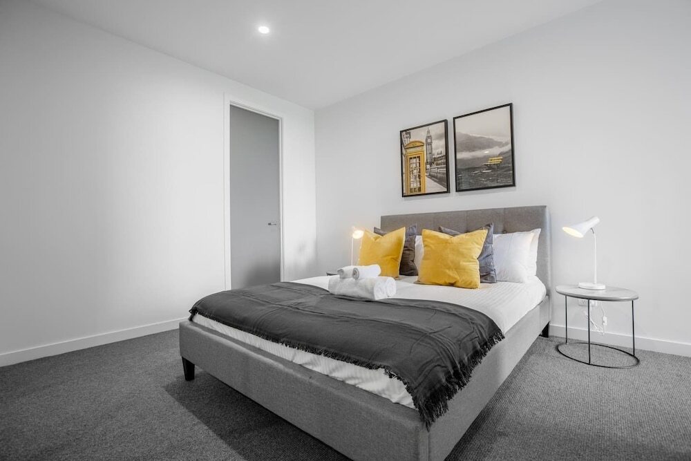 Serene 2BR2BA Apt in Parkville Pool Gym Parkin — 4-Star Luxury Hotel in Melbourne, Australia