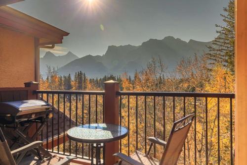 Mountainside Stunning Views Downtown Location in Canmore, Canada