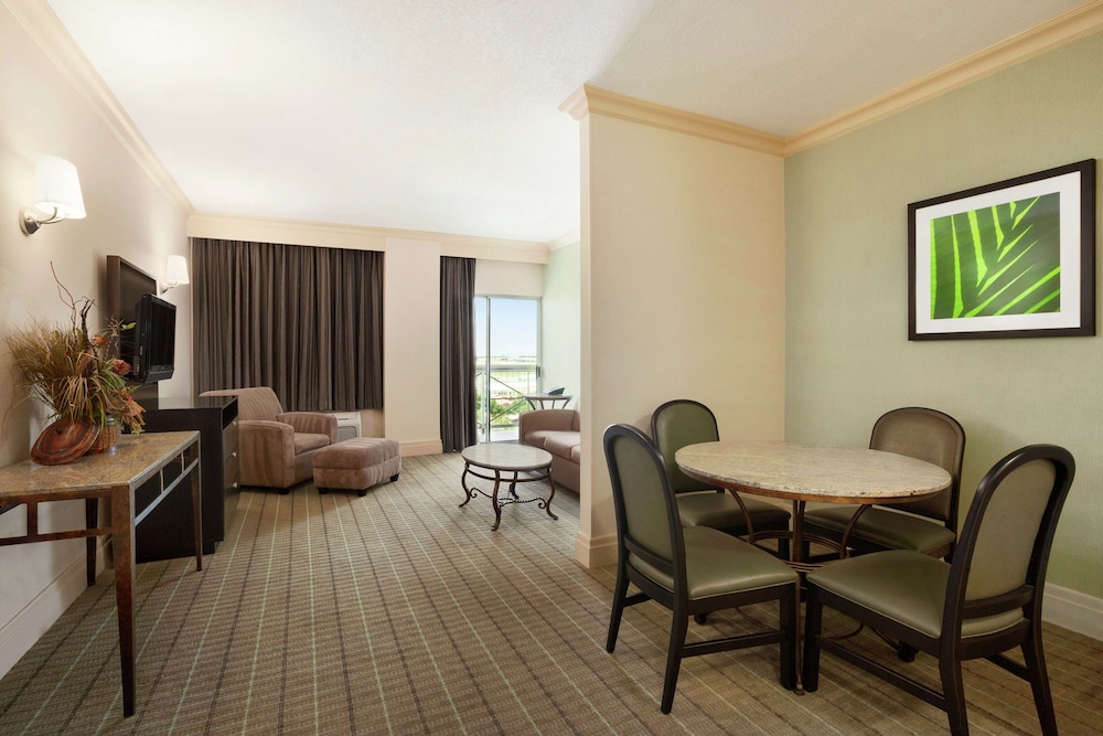 DoubleTree by Hilton Hotel Dallas Love Field - photo 21