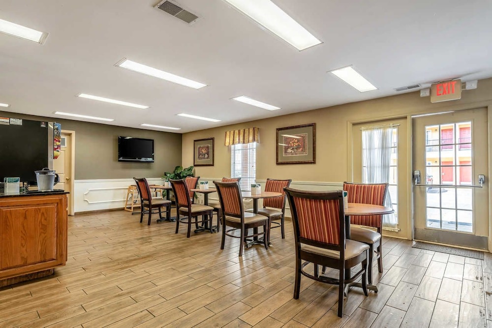 Quality Inn Decatur River City - photo 32