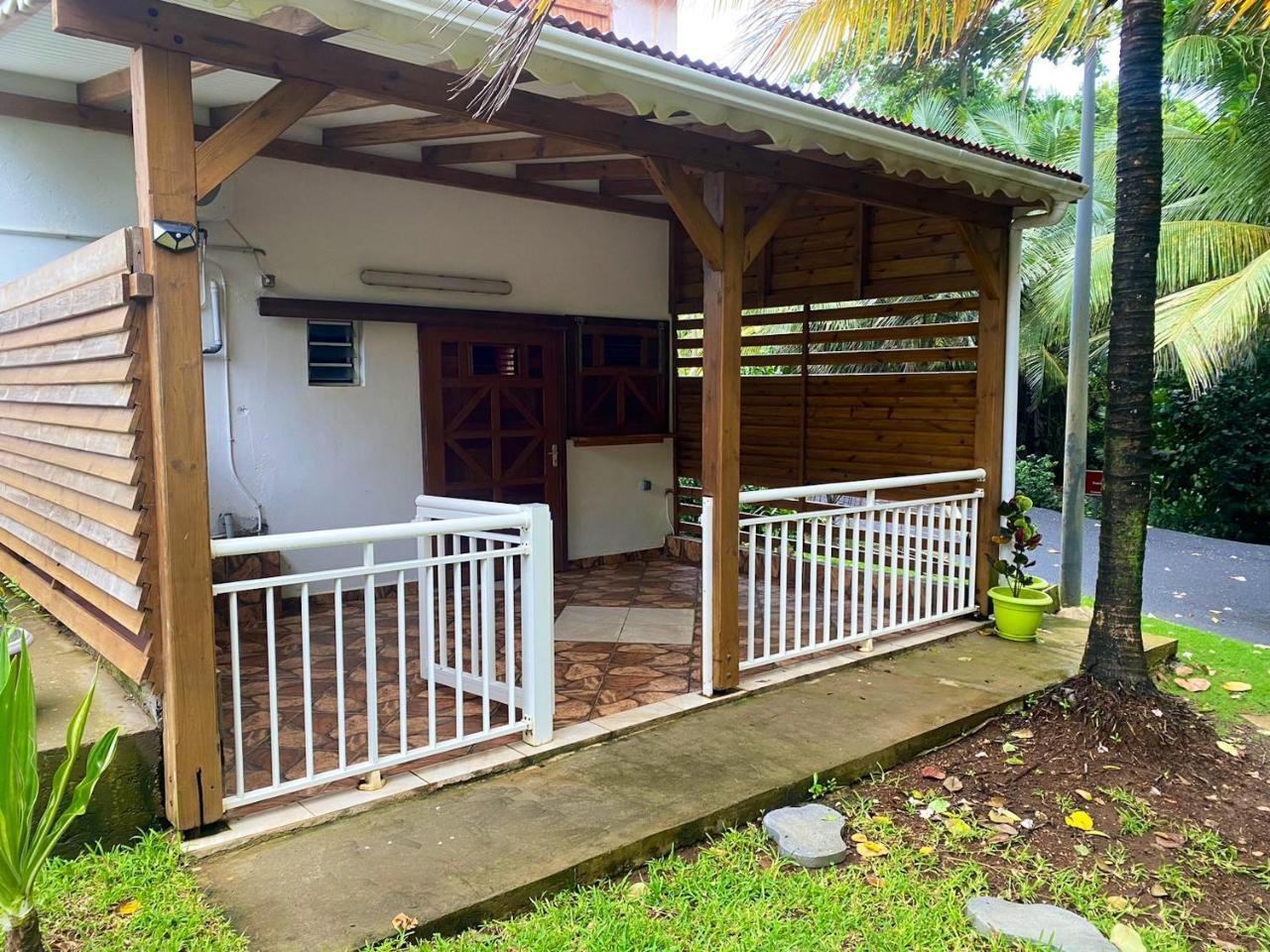 Studio charmant avec vue sur la mer à Capesterre Belle Eau de 35 m — 4-Star Luxury Hotel in Capesterre-Belle-Eau, Guadeloupe