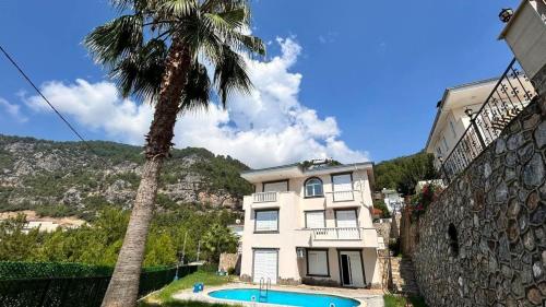 Ambiance Delux Villa with a Private Pool and a View — 4-Star Luxury Hotel in Alanya, Turkey
