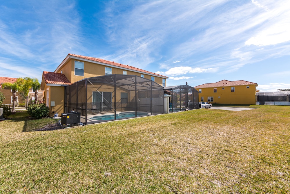 Bella Vida Resort by Home 2U - photo 198