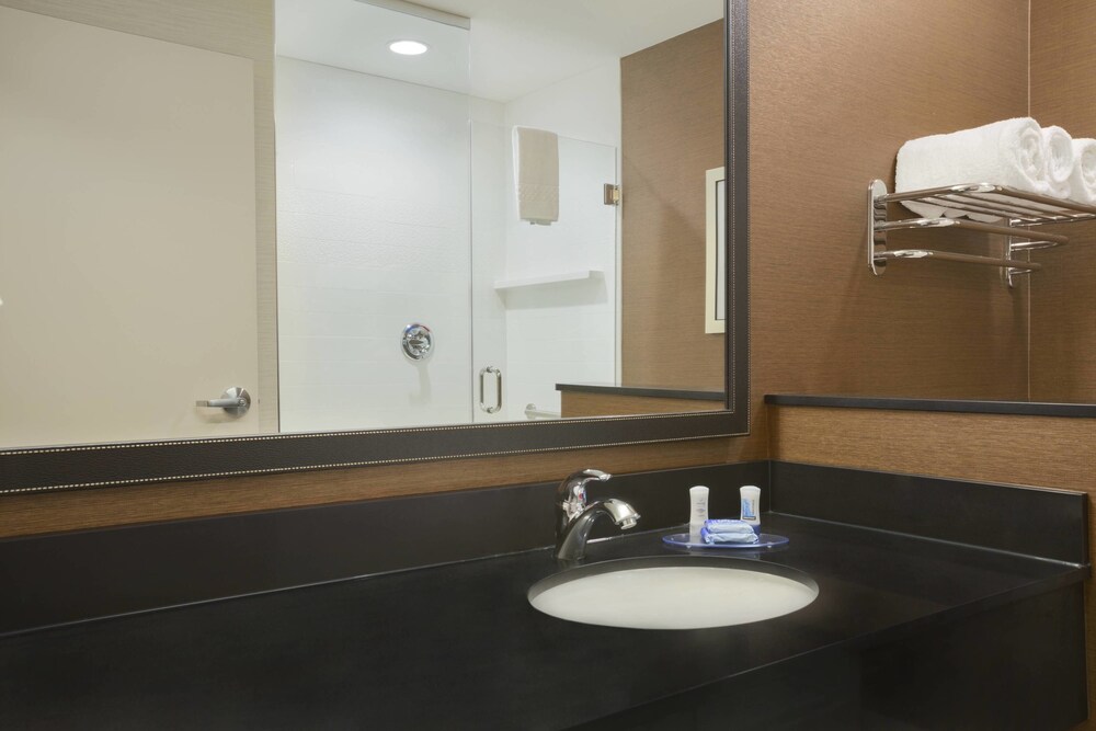 Fairfield Inn & Suites by Marriott Pittsburgh Downtown - photo 8