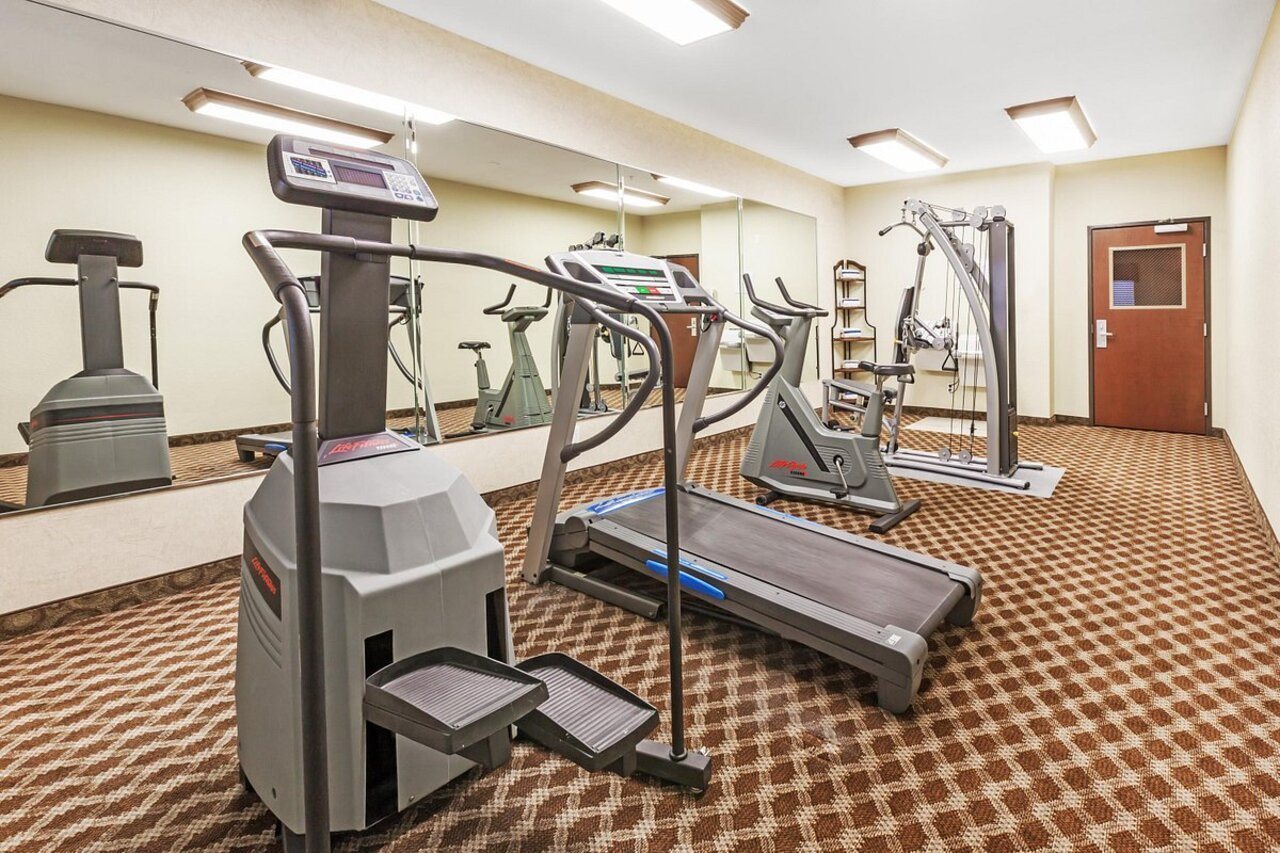Grander Inn & Suites - photo 14