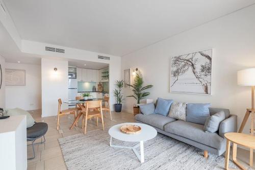 Poolside luxury on Hastings St 212 — 4-Star Luxury Hotel in Noosa Heads, Australia