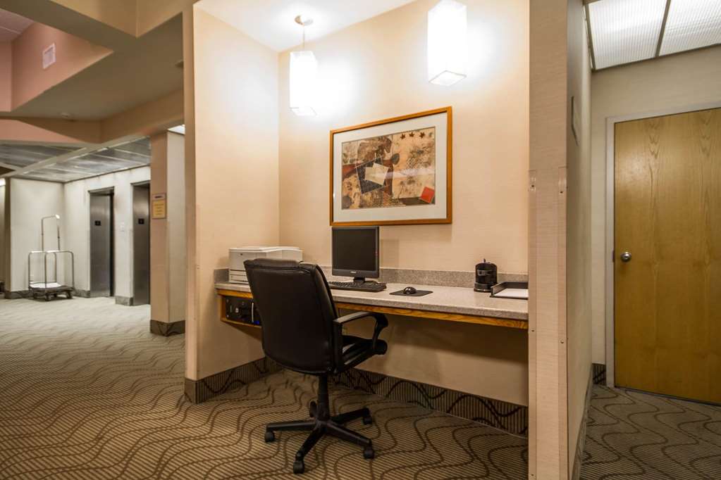 Comfort Inn & Suites Madison Airport - photo 38
