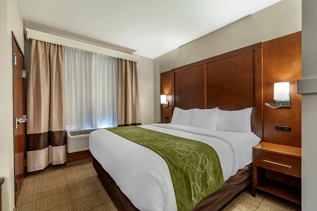 Comfort Suites Grand Island South - photo 8