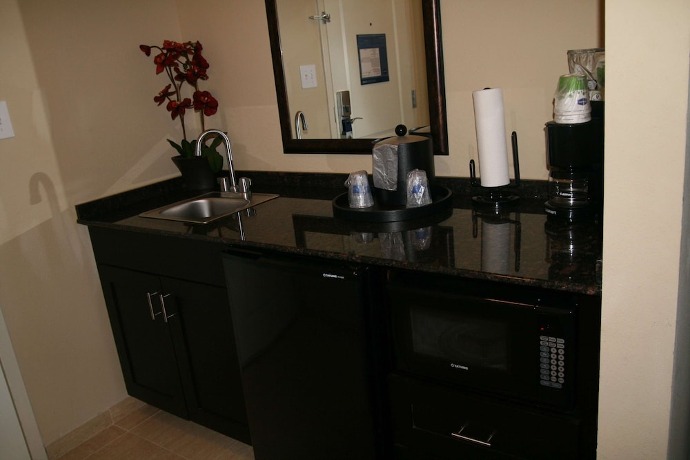 Hawthorn Extended Stay by Wyndham Kilgore - photo 17
