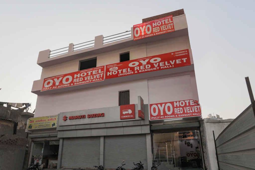 OYO 75701 Red Velvet Rooms & Banquet in Faridabad, India