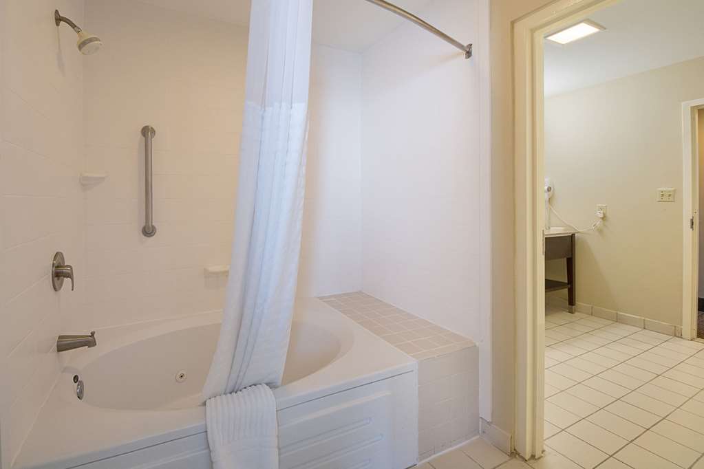 Comfort Suites Beachside - photo 13