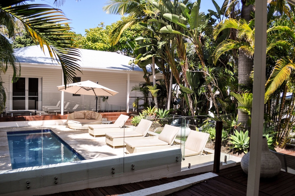 Cove Studios — 4-Star Luxury Hotel in Byron Bay, Australia