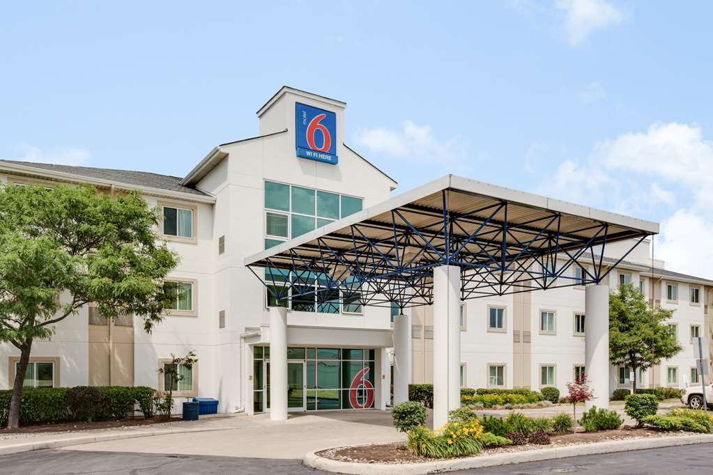 Motel6 Brampton ON Toronto in Brampton, Canada