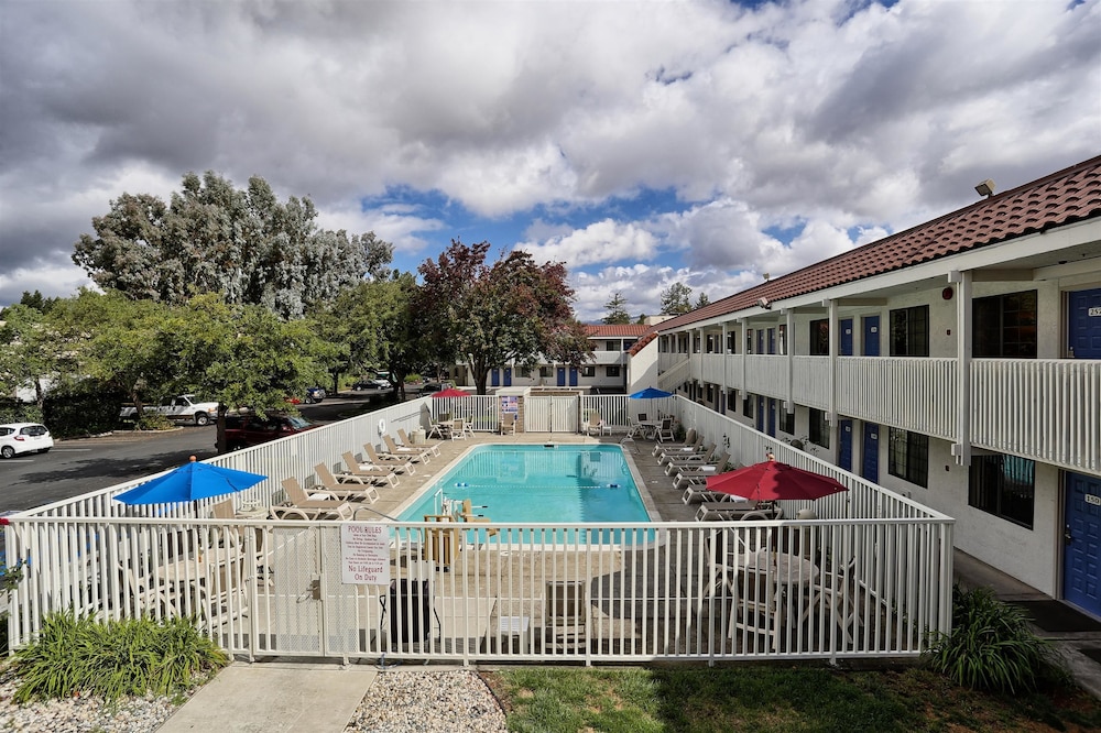 Super 8 by Wyndham Petaluma - photo 8