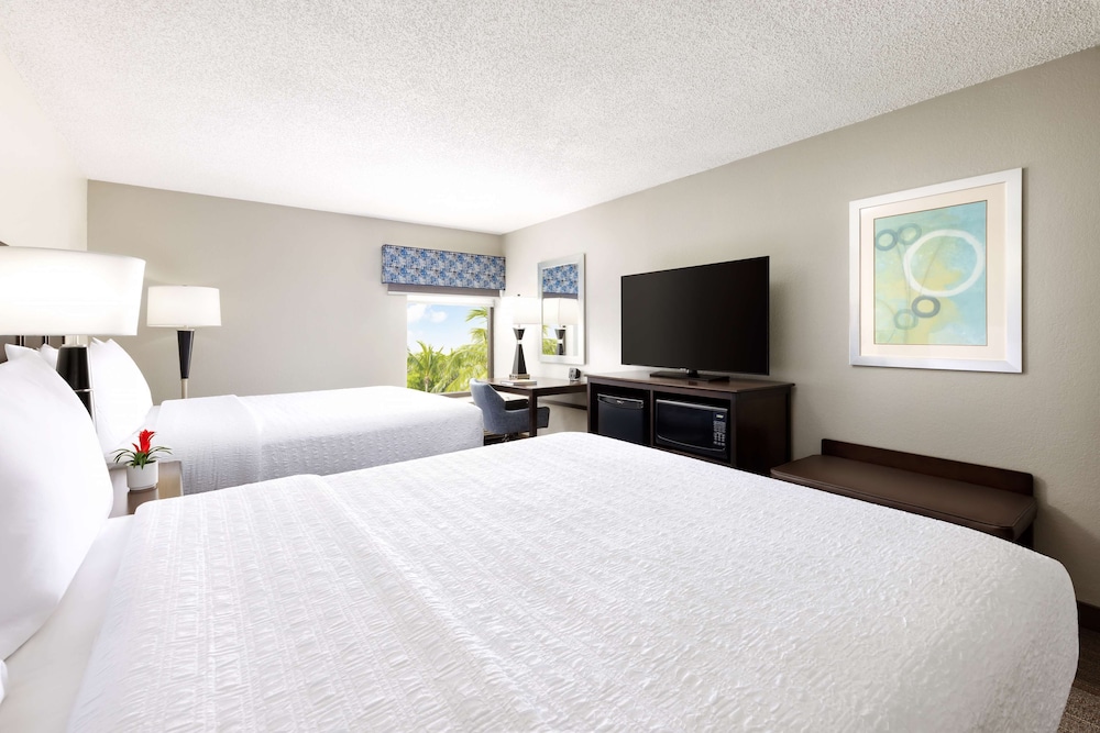 Hampton Inn Naples Central - photo 12