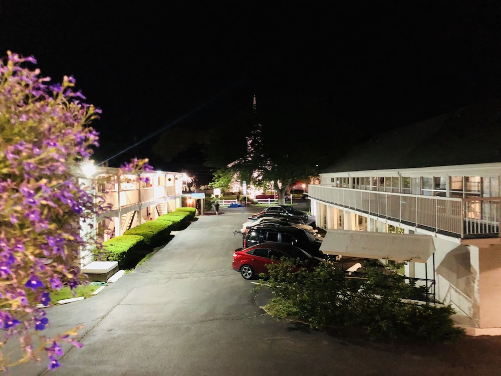 Hyannis Inn - photo 34