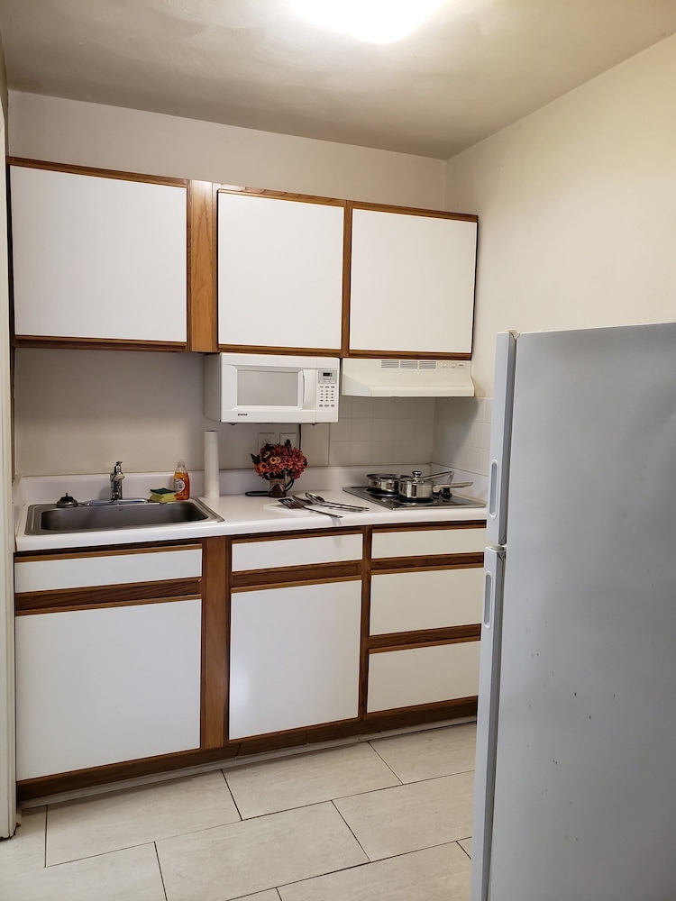 Affordable Suites Burlington - photo 22