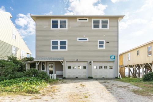 Yorkshire by Oak Island Accommodations - photo 12