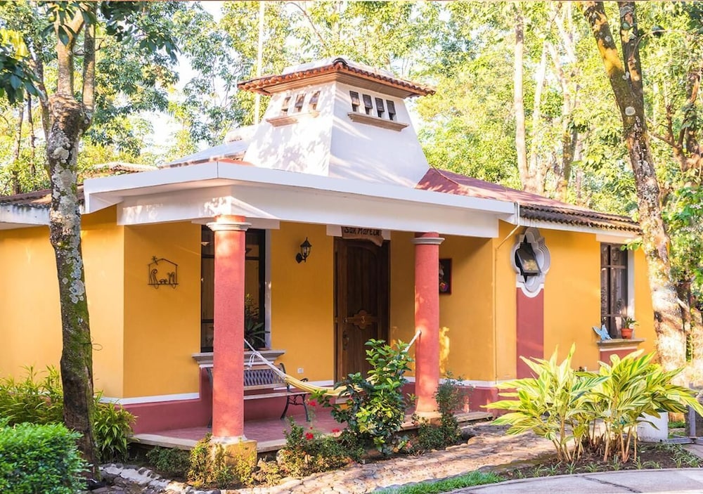 Mansion Los Guichos in Santa Cruz Mulua, Guatemala
