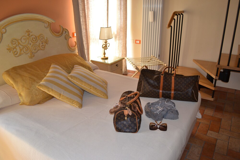 Casa Aurora — 4-Star Luxury Hotel in Ravenna, Italy