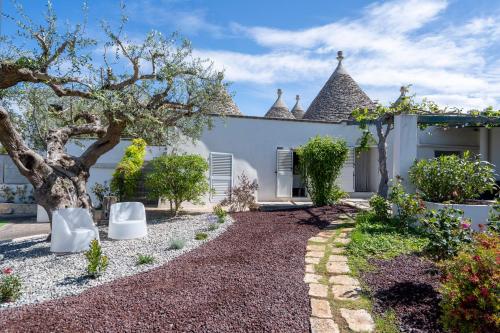 GuestHost Trullo Grecla with pool and parking — 4-Star Luxury Hotel in Martina Franca, Italy