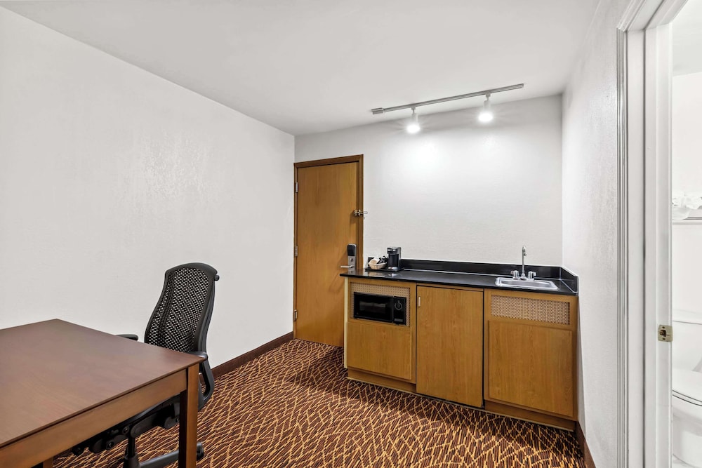 Quality Inn Marietta near Dobbins ARB - photo 21