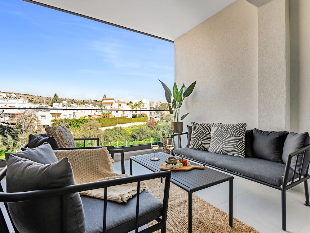 Sanders Triple Cozy 1 bdr Apt With Balcony