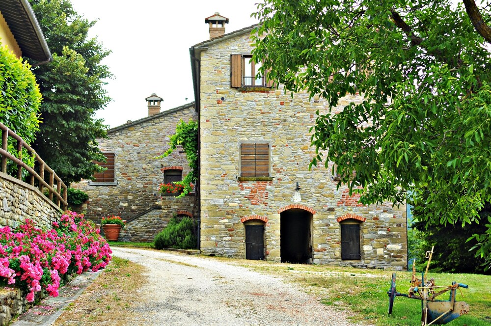 Agriturismo Popolano Di Sotto — 4-Star Luxury Hotel in Marradi, Italy