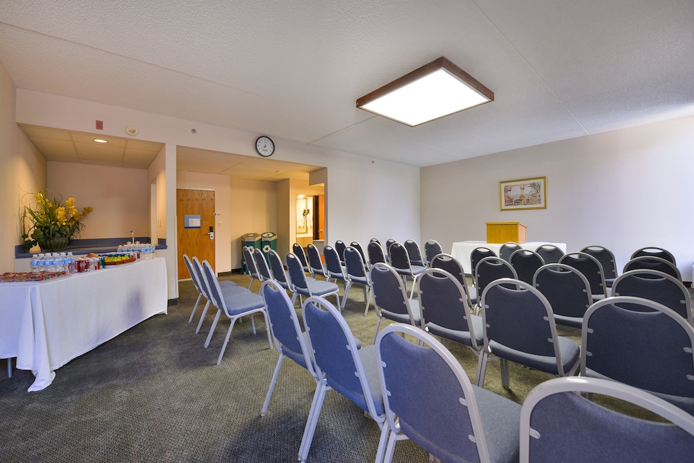 Greenstay Hotel & Suites - photo 47