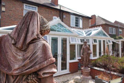 Largee 5 Bed House Sleeps 10 Near Nec Bhx Hs2 — 4-Star Luxury Hotel in Birmingham, United Kingdom
