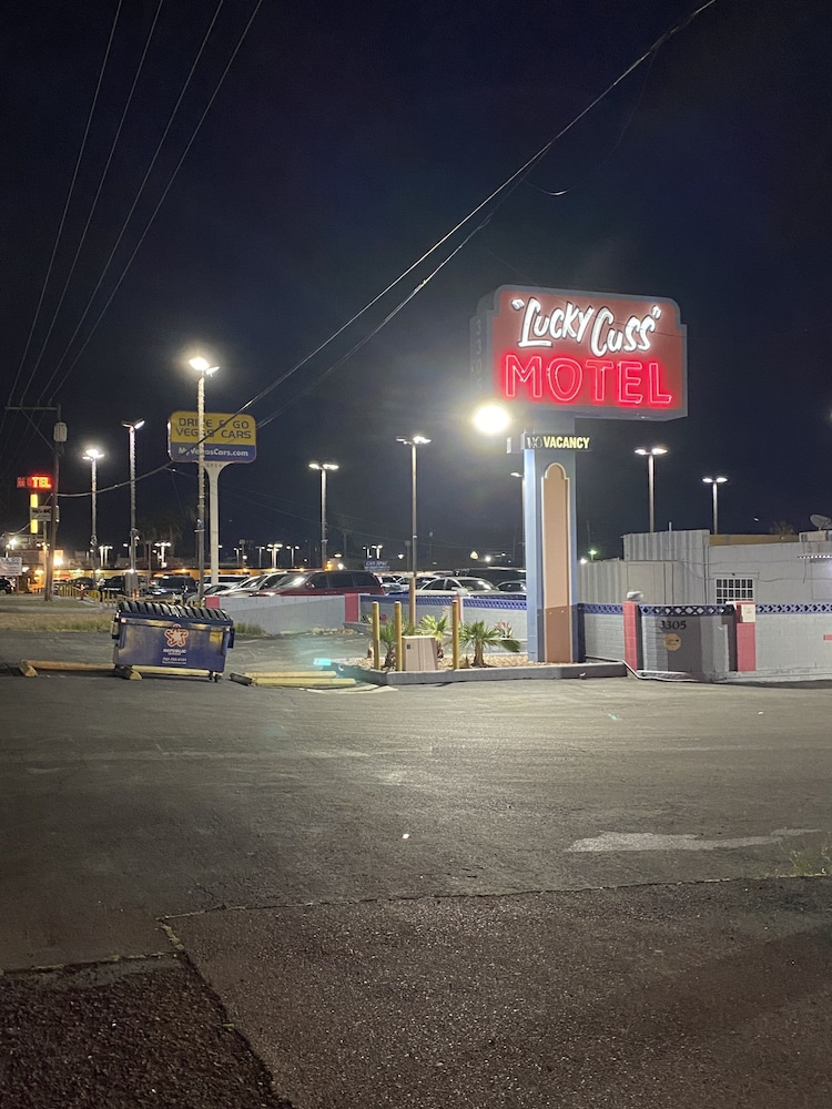 Lucky Cuss Motel - photo 50