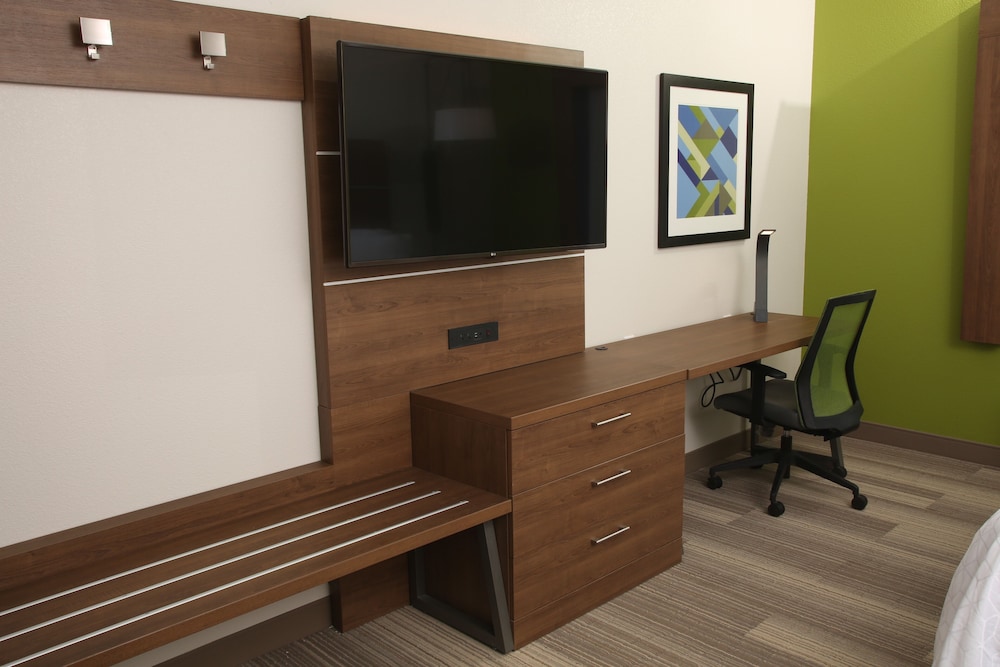 Holiday Inn Express & Suites Lincoln Airport by IHG - photo 9