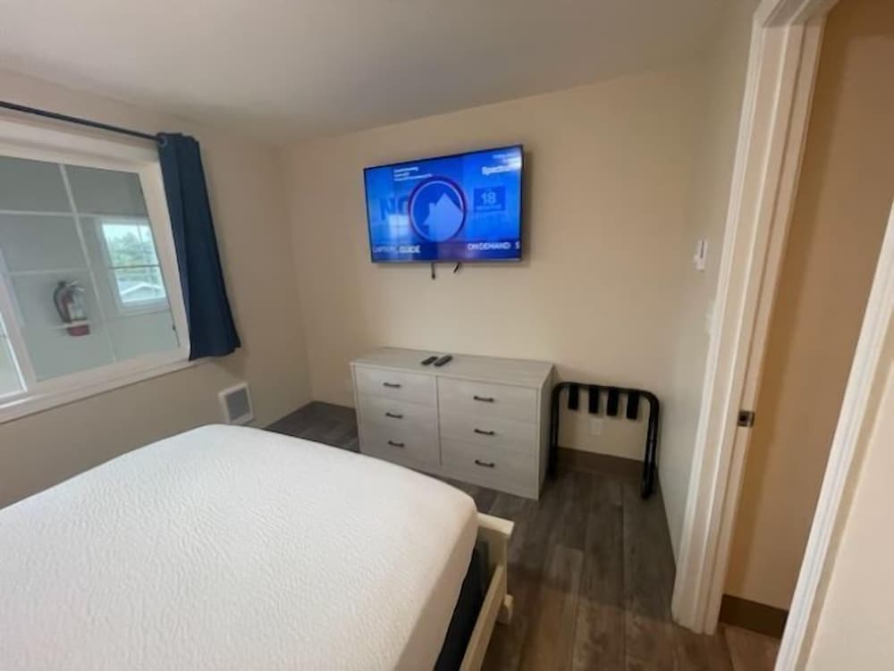 The Coastal Inn and Suites - photo 26