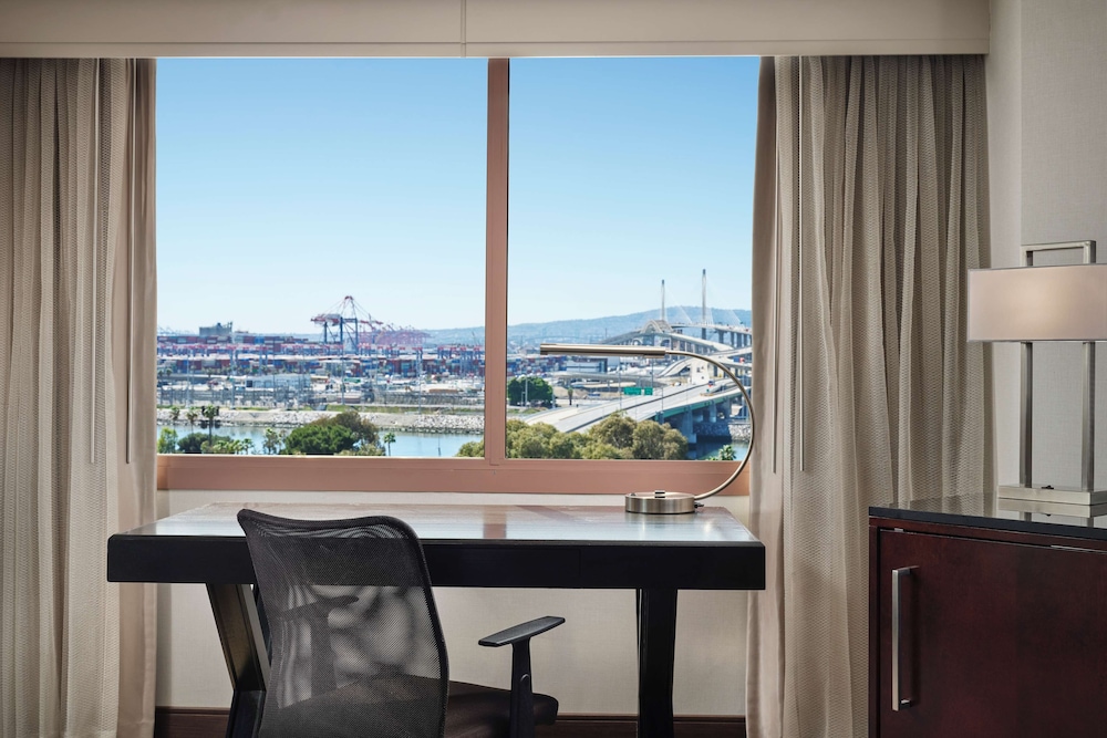 Hilton Long Beach Hotel - photo 16