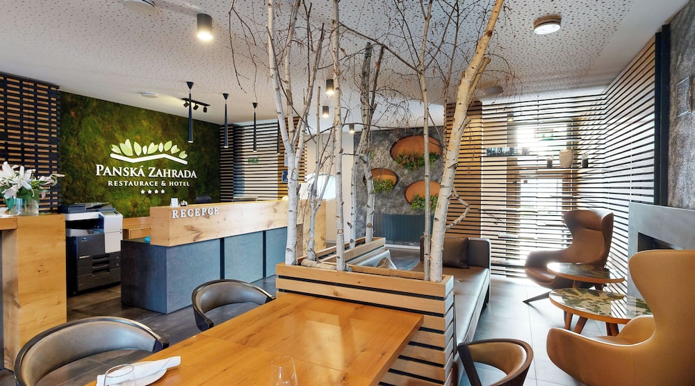 Hotel Panská Zahrada — 4-Star Luxury Hotel in Dobrichovice, Czech Republic