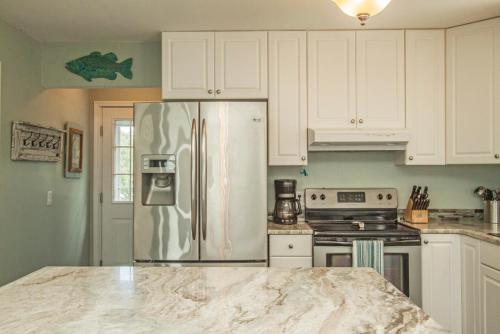 Saltwater Gospel by Oak Island Accommodations - photo 17
