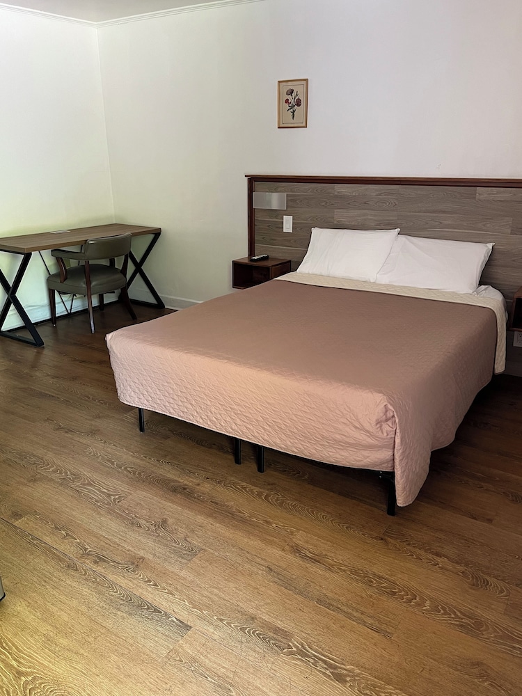 Cadet Motel - photo 20