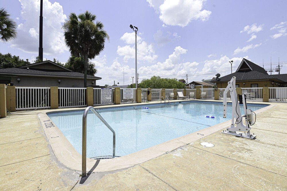 Hotel Valdosta GA I 75 & St Augustine Rd - photo 15