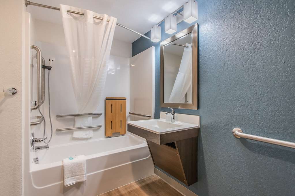 WoodSpring Suites Doral Miami Airport - photo 32