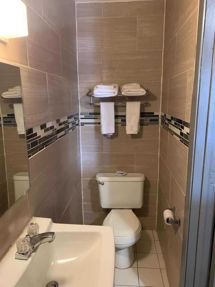 Stadium View Inn - photo 18