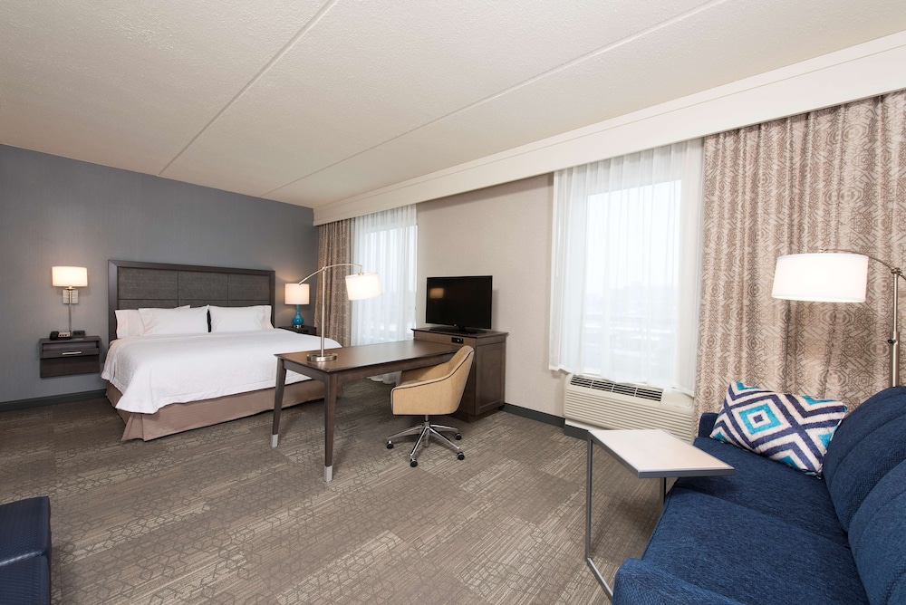 Hampton Inn & Suites Grand Rapids Downtown - photo 21