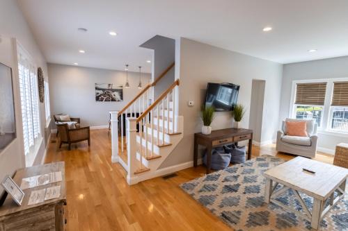 The East Island Reserve Hotel - photo 17