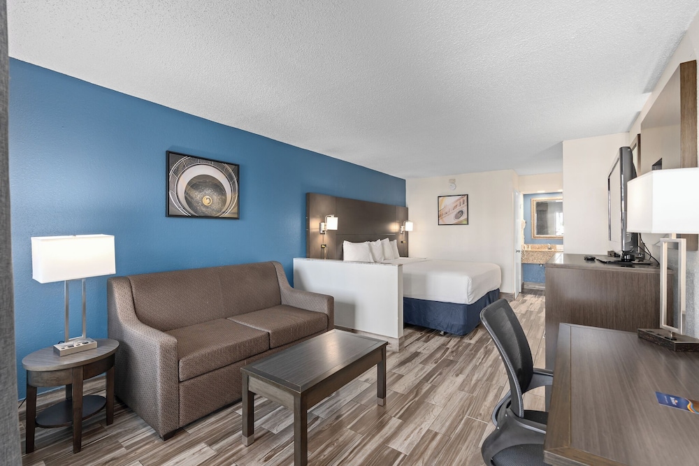 Baymont by Wyndham Orlando East - photo 8