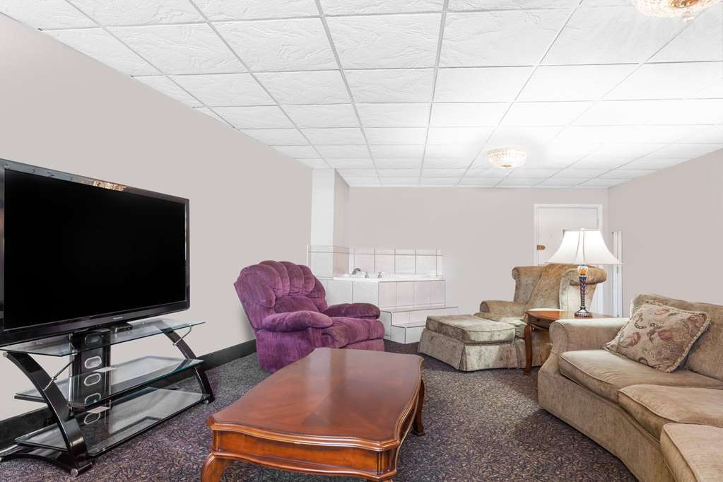 Ramada by Wyndham Henderson Evansville - photo 21