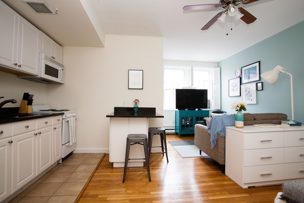 Classic 2BR in Back Bay by Sonder - photo 25