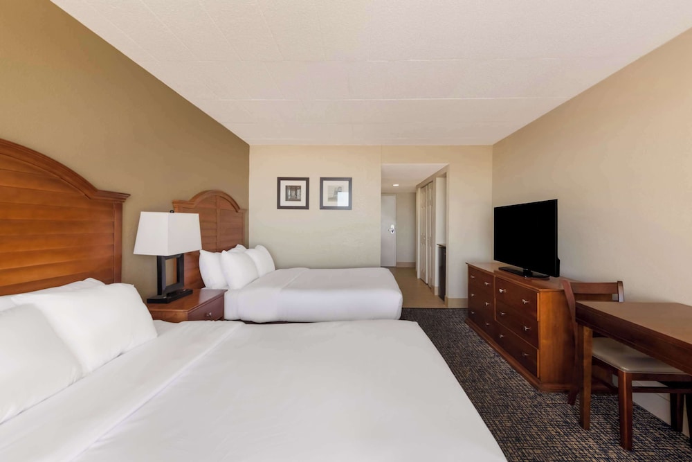 Comfort Inn South Oceanfront - photo 28